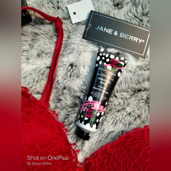 #thebrave Ladies MED Lot - Picture 6 of 6